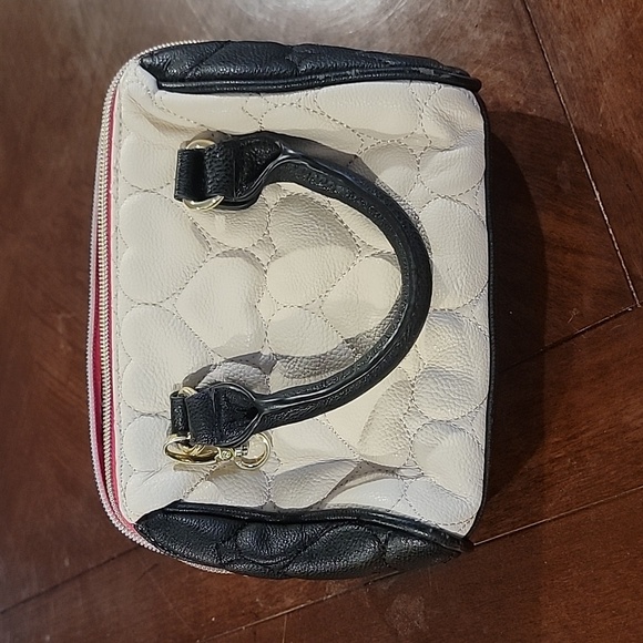 (J8) Betsey Johnson mini hand bag - Picture 3 of 8